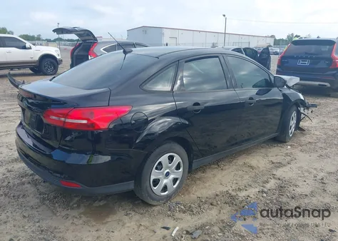 2017 Ford Focus S z USA, uszkodzony, nr VIN 1FADP3E26HL284470
